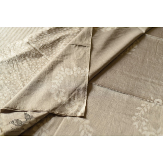 Natural Color . Pure Silk SareeNatural Dyed . Pure Silk Saree - Light Silvery Grey