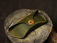 रिक्त . Rikt | Leather ~  Sunglass Case - Olive