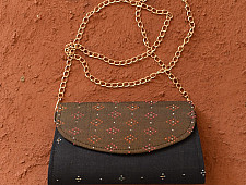 Dots & weaves ✣ Tangaliya Clutch - Black