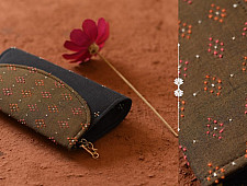 Dots & weaves ✣ Tangaliya Clutch - Black