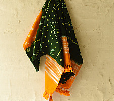Winter's Call ❁ Tie & Dyed | Kutchi Bhujodi Weaving - Bandhani ( Tie-dyed ) Woolen Shawl - Green & Yellow