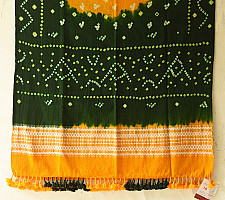 Winter's Call ❁ Tie & Dyed | Kutchi Bhujodi Weaving - Bandhani ( Tie-dyed ) Woolen Shawl - Green & Yellow
