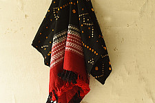 Winter's Call ❁ Tie & Dyed | Kutchi Bhujodi Weaving - Bandhani ( Tie-dyed ) Woolen Shawl -  Black & Red