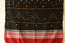 Winter's Call ❁ Tie & Dyed | Kutchi Bhujodi Weaving - Bandhani ( Tie-dyed ) Woolen Shawl -  Black & Red