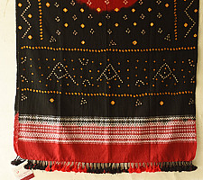 Winter's Call ❁ Tie & Dyed | Kutchi Bhujodi Weaving - Bandhani ( Tie-dyed ) Woolen Shawl -  Black & Red
