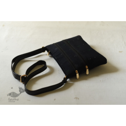 Dots & weaves ✣ Tangaliya Sling Bag - Black