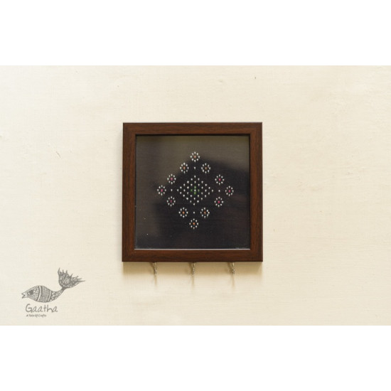 shop Wall Hanging - Tangaliya Key Holder