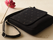 Dots & weaves | Tangaliya Sling Bag - Black