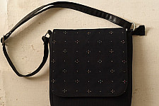 Dots & weaves | Tangaliya Sling Bag - Black