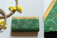 A pocket full of joy | Patola Purse - Green