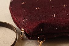 Dots & weaves | Tangaliya Sling Bag - Maroon