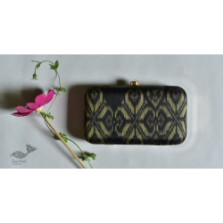 A pocket full of joy! ⁂ Patola Clutch - Black 