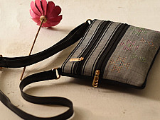 Dots & weaves | Tangaliya Sling Bag - Black & Grey