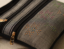 Dots & weaves | Tangaliya Sling Bag - Black & Grey