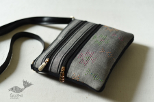 Dots & weaves ✣ Tangaliya Sling Bag - Black & Grey