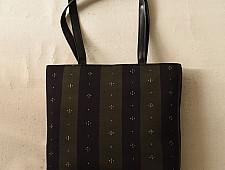 Dots & weaves | Tangaliya Sling Bag - Black & Green