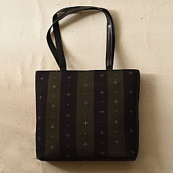 Dots & weaves | Tangaliya Sling Bag - Black & Green