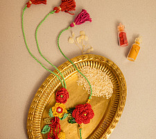 Crochet Rakhi -⚬-Rakhi & Lumba Set Surkh Gulab (Set of 2)