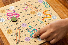 Gift Souvenirs | Snakes & Ladders