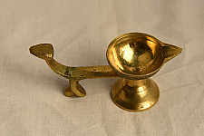 Ahar ✽ Brass . Solid Handle Diya