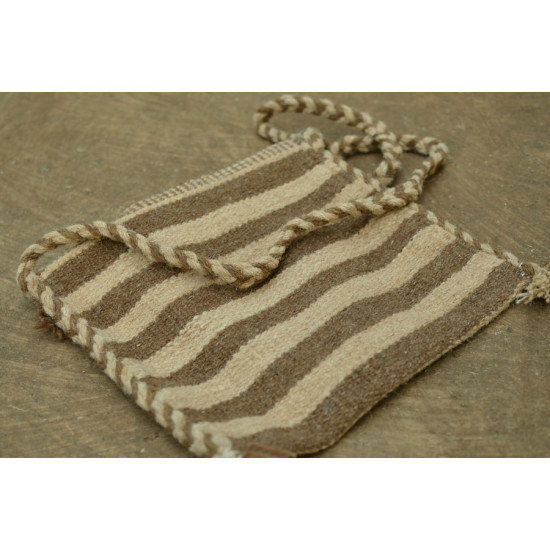 Maaldhari (Handwoven woolen bag)