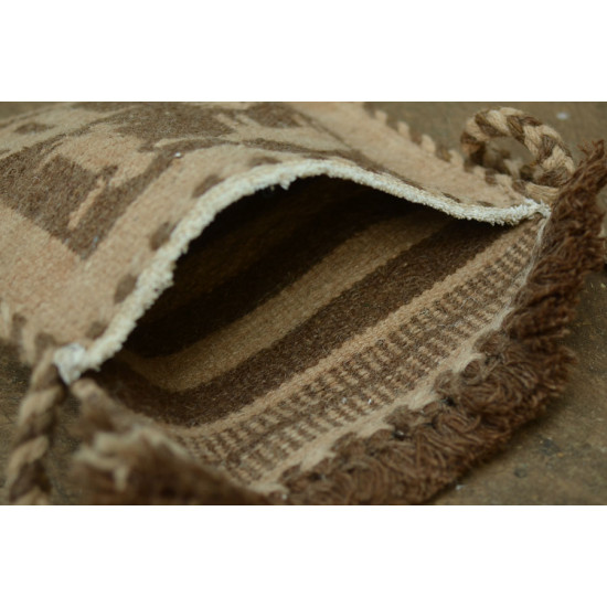 Maaldhari village (Handwoven woolen bag)