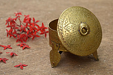 Ahar ✽ Brass ~ 4" x 4" x 4.2"  Mukhwas Box