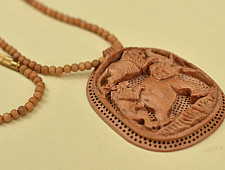 Kadam ♣ Wooden Neckpieces { n }