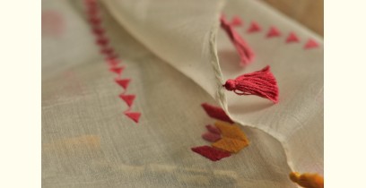 सूफियाना ~ Maheshwari . Embroidered stoles { 2 }