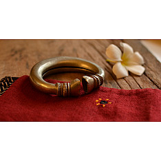 Kanupriya ~ Vintage Light Weight Kada