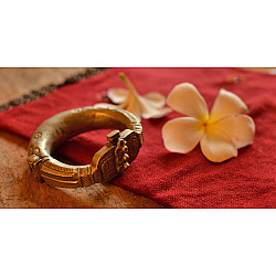 Kanupriya ~ White Metal Vintage Kada ( Two Options - Small / Medium)