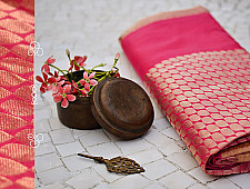 लिहाज़ ✥ Mubarakpur Handloom Saree ✥ 10