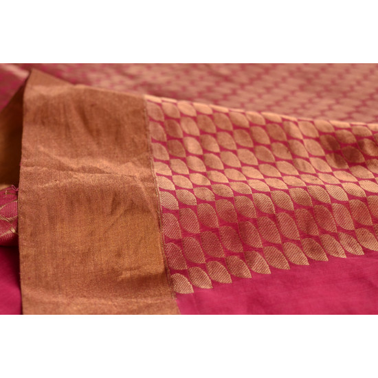 लिहाज़ ✥ Mubarakpur Handloom Saree ✥ 10