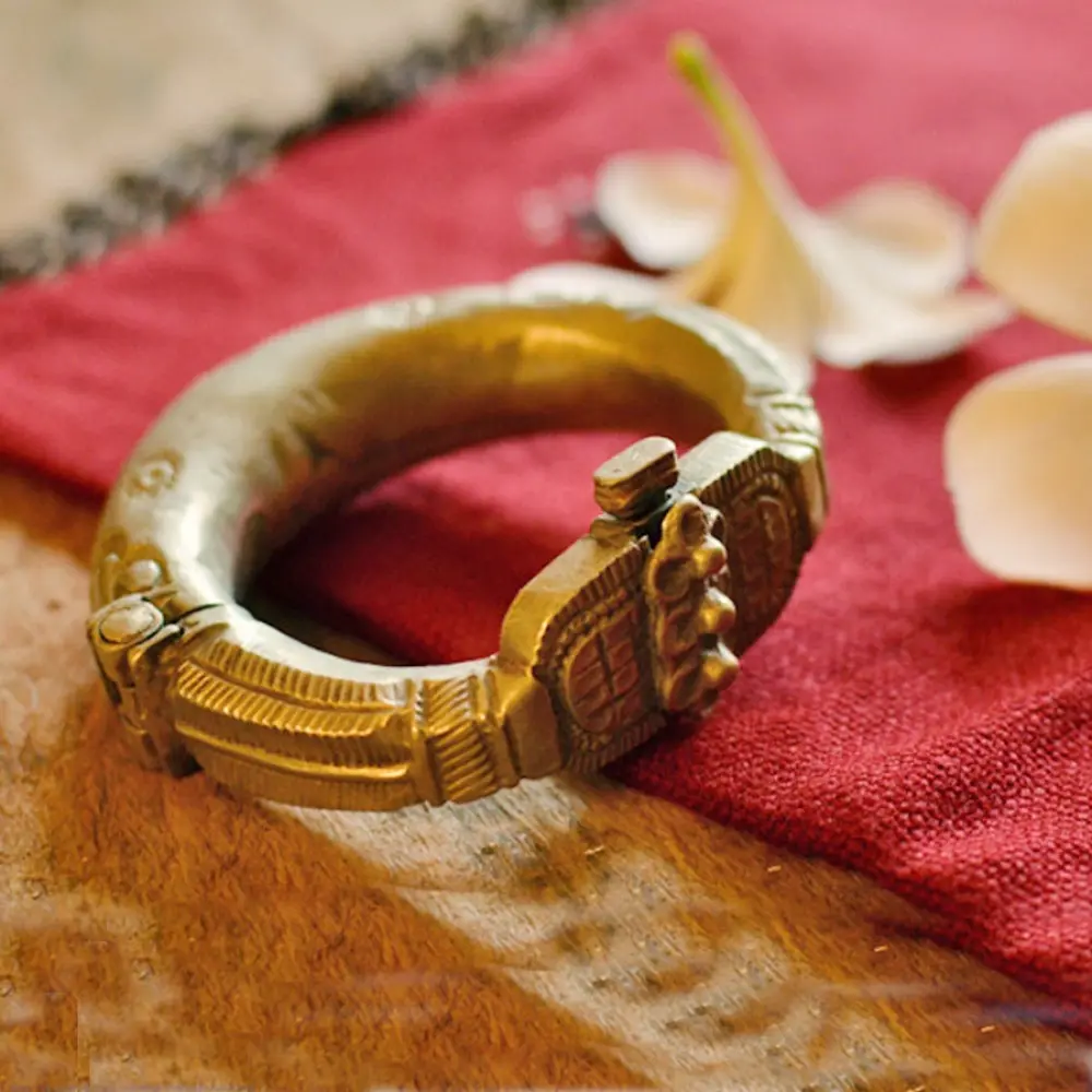 White Metal Vintage Holow Kada