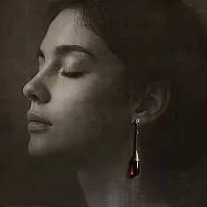 Kusumaprabha . कुसुमांप्रभा | Designer Glass Earring - Pink