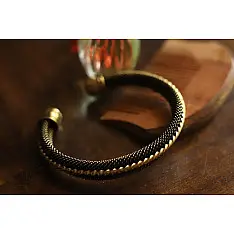 इशाना ✽ White Metal ✽ Kada 28