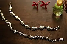 इशाना ✽ White Metal ✽ Bracelet 29