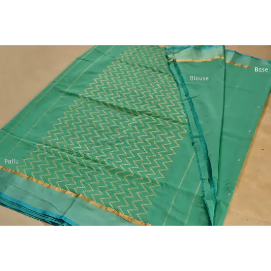 लिहाज़ ✥ Mubarakpur Handloom Saree ✥ 1