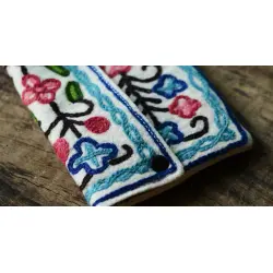 Aari-work Kashmir ~ Hand clutches (blue chain)