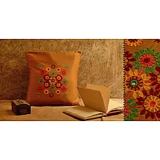 Cushioned living ~ Daffodils (Golden yellow * 14 x 14 inch)