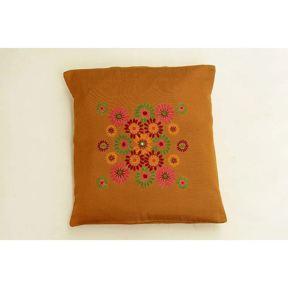 Cushioned living ~ Daffodils (Golden yellow * 14 x 14 inch)