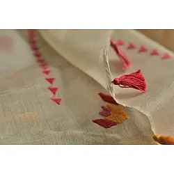 सूफियाना ~ Maheshwari . Embroidered stoles { 2 }