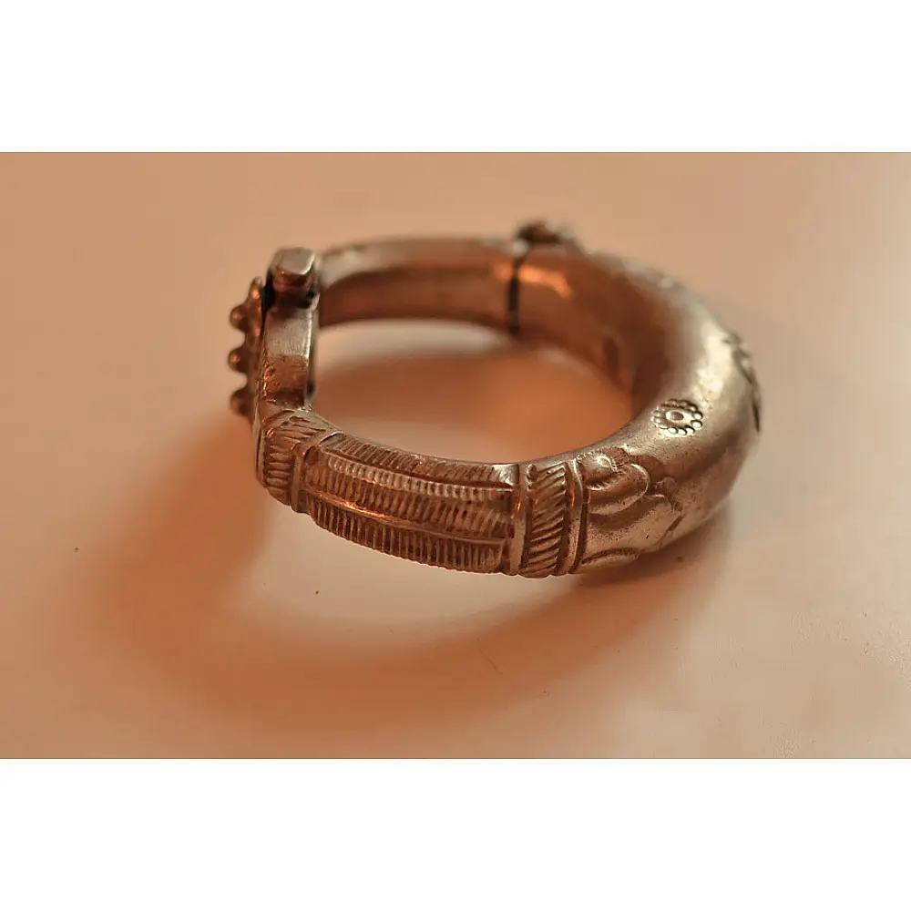 White Metal Vintage Holow Kada