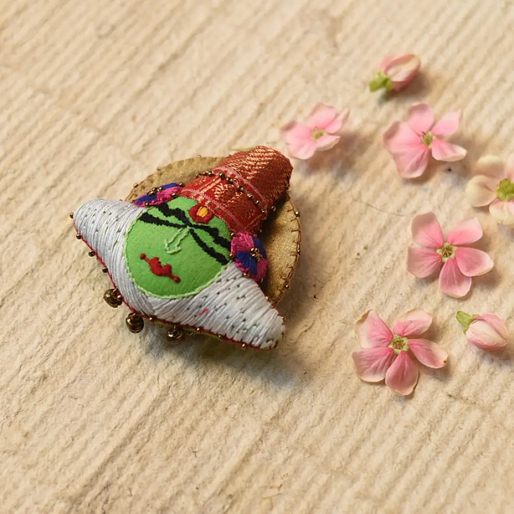 traditional green kathakali dance face hand embroidered fabric brooch pin cultural wearable art lapel badge gaatha