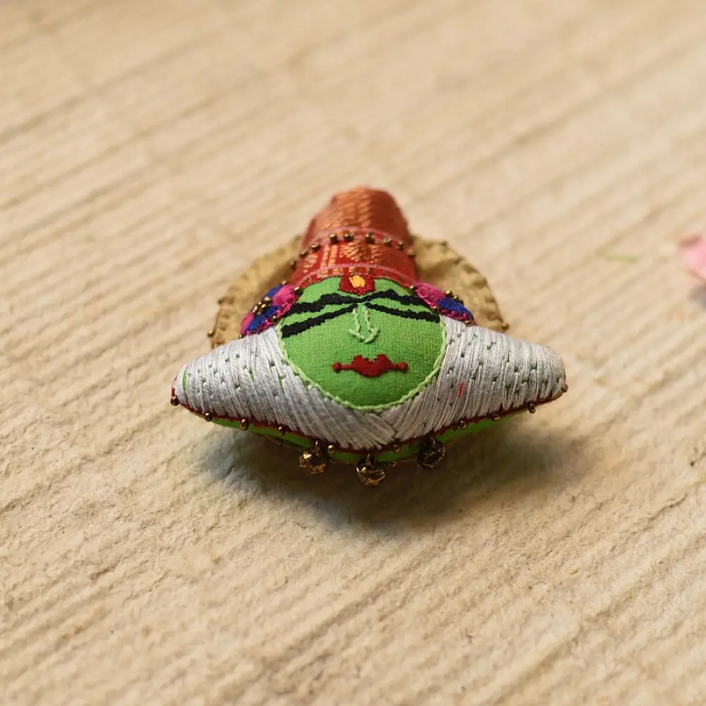 traditional green kathakali dance face hand embroidered fabric brooch pin cultural wearable art lapel badge gaatha