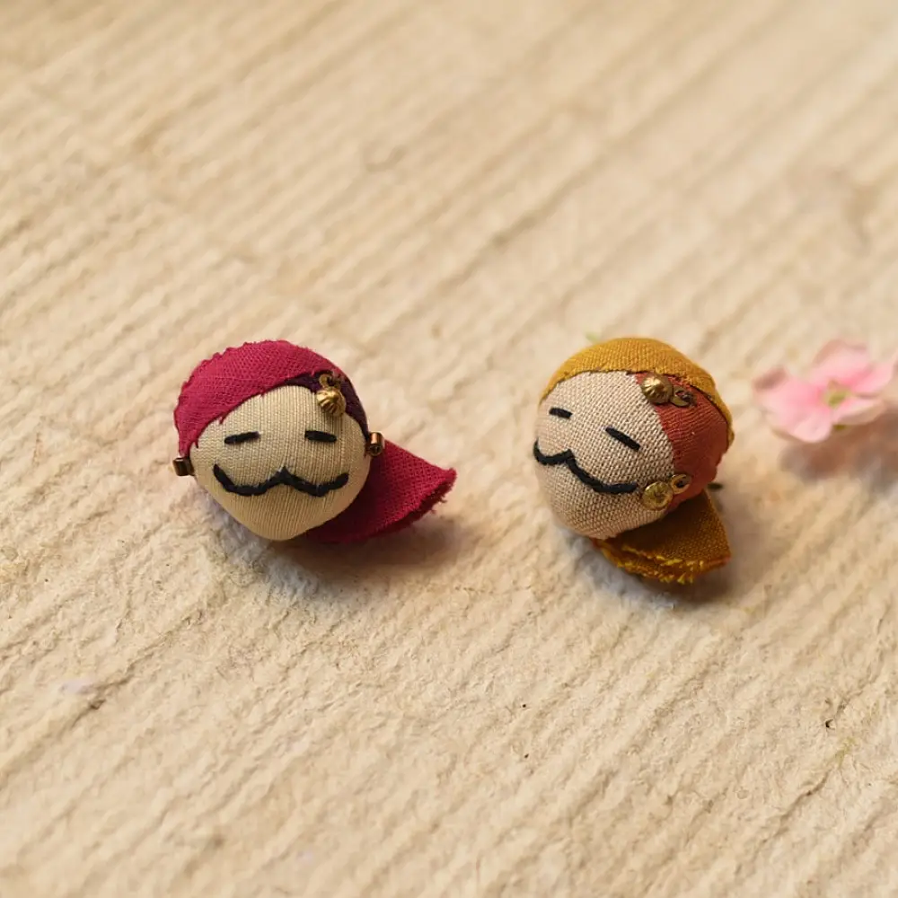 mini indian turban man portrait hand embroidered fabric brooch pin traditional colored headwear creative wearable art lapel badge gaatha