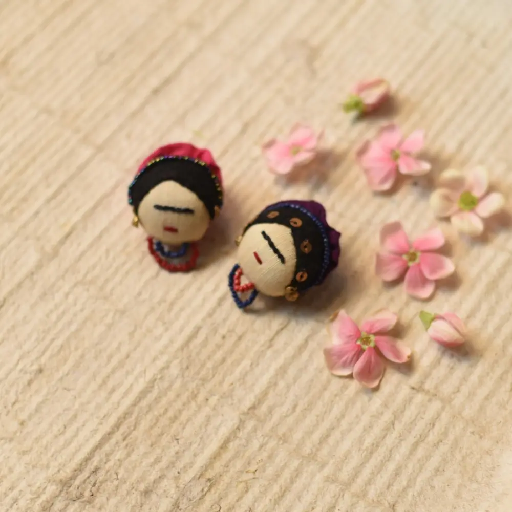 mini frida kahlo portrait hand embroidered fabric brooch pin with floral hair crown creative wearable art lapel badge gaatha