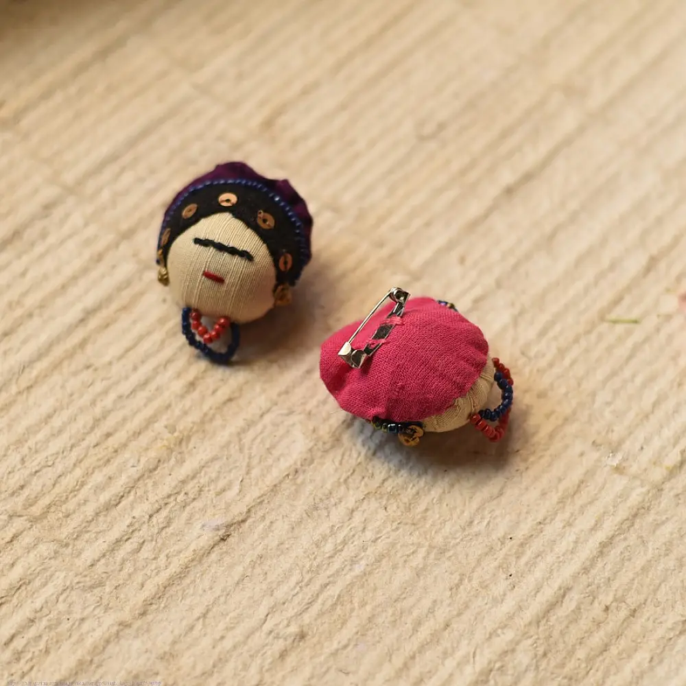 mini frida kahlo portrait hand embroidered fabric brooch pin with floral hair crown creative wearable art lapel badge gaatha