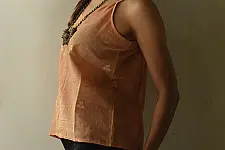 Itr . Jamdani Handloom Cotton Top | Apricot