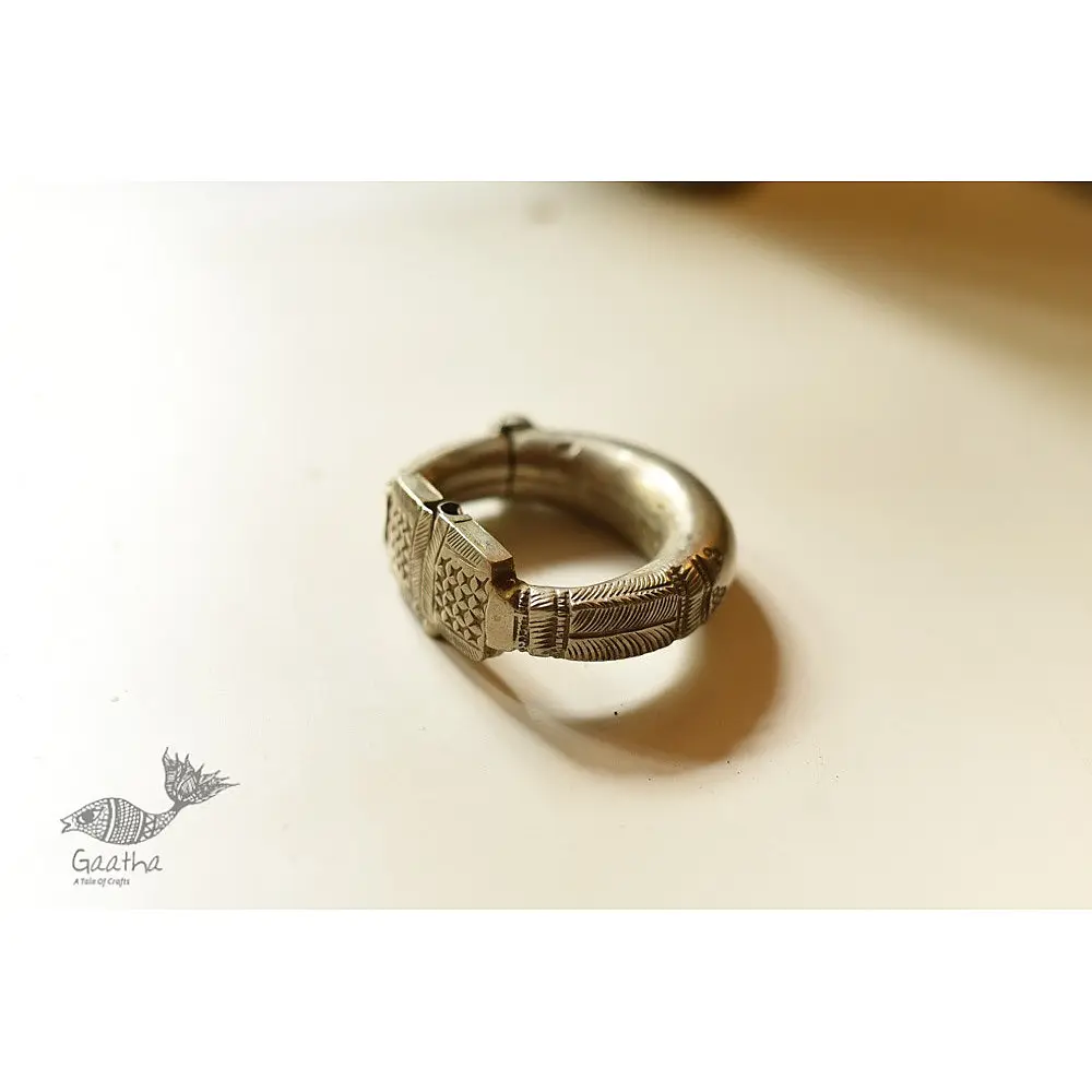 shop Handmade Vintage Jewelry - Gunghru Bangle / Bracelet 